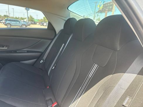 Used 2025 Hyundai Elantra Hybrid FWD image 10