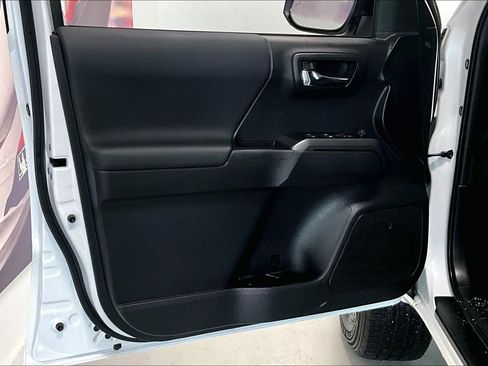 Used 2023 Toyota Tacoma TRD Sport w/ Technology Package image 24