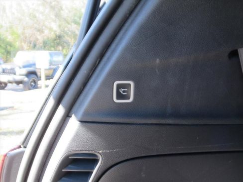 Used 2018 Chrysler Pacifica Touring Plus w/ S Appearance Package image 32