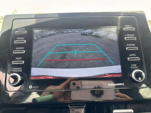 Used 2021 Toyota Camry LE FWD image 21