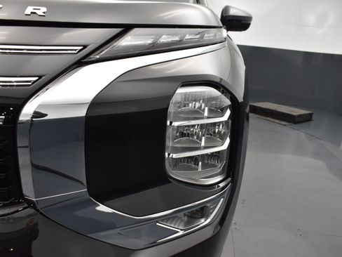 New 2026 Mitsubishi Outlander LE image 5