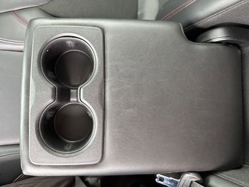 Used 2019 Jeep Cherokee Trailhawk w/ Comfort/Convenience Group AWD/4WD image 18