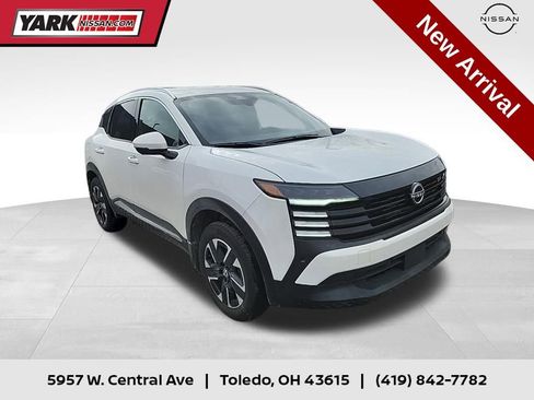 Certified 2025 Nissan Kicks SR image 1