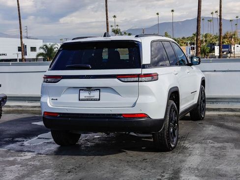 New 2025 Jeep Grand Cherokee Altitude image 9