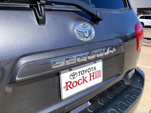 Used 2016 Toyota Sequoia SR5 image 33
