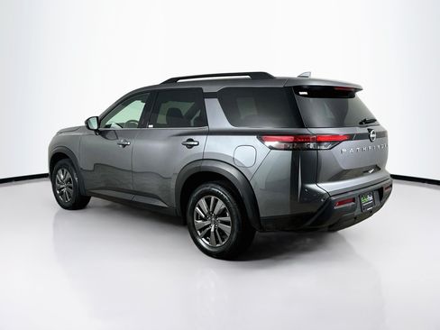 Used 2025 Nissan Pathfinder SV FWD image 5