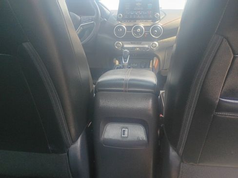 Used 2025 Nissan Sentra SR w/ SR Premium Package FWD image 9