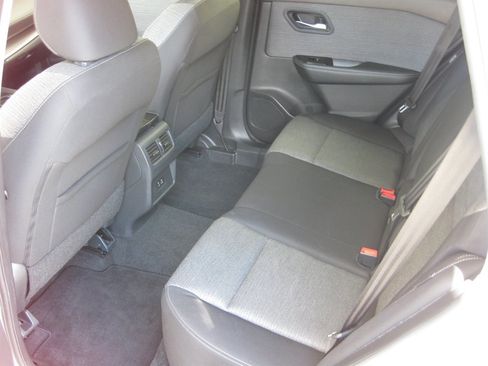 Used 2022 Nissan Rogue SV FWD image 26