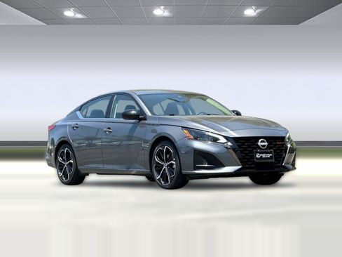 Used 2024 Nissan Altima 2.5 SR FWD image 6