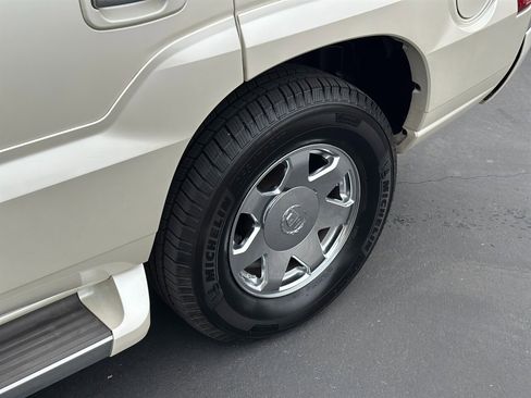 Used 2005 Cadillac Escalade AWD image 63