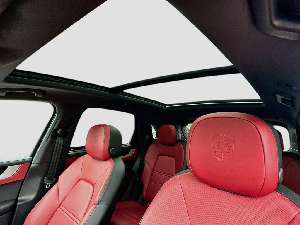 Certified 2025 Porsche Cayenne AWD/4WD image 22