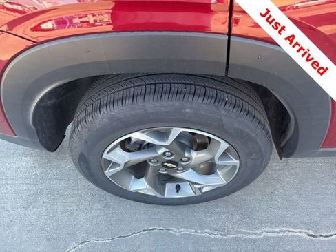 Used 2025 Chevrolet Trax LT FWD image 18