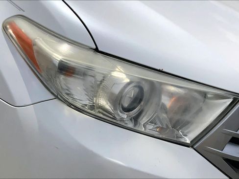 Used 2013 Toyota Highlander SE FWD image 28