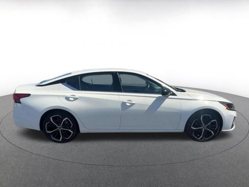 Used 2025 Nissan Altima 2.5 SR FWD image 16
