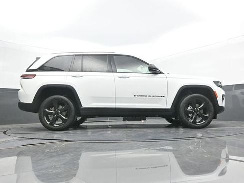 New 2025 Jeep Grand Cherokee Altitude AWD/4WD image 60
