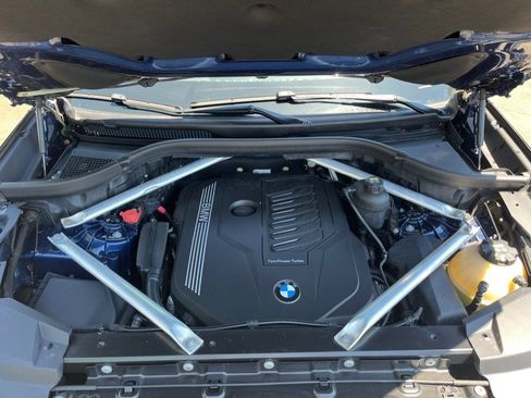 Used 2019 BMW X5 xDrive40i w/ M Sport Package AWD/4WD image 2