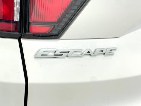 Used 2018 Ford Escape SEL AWD/4WD image 37