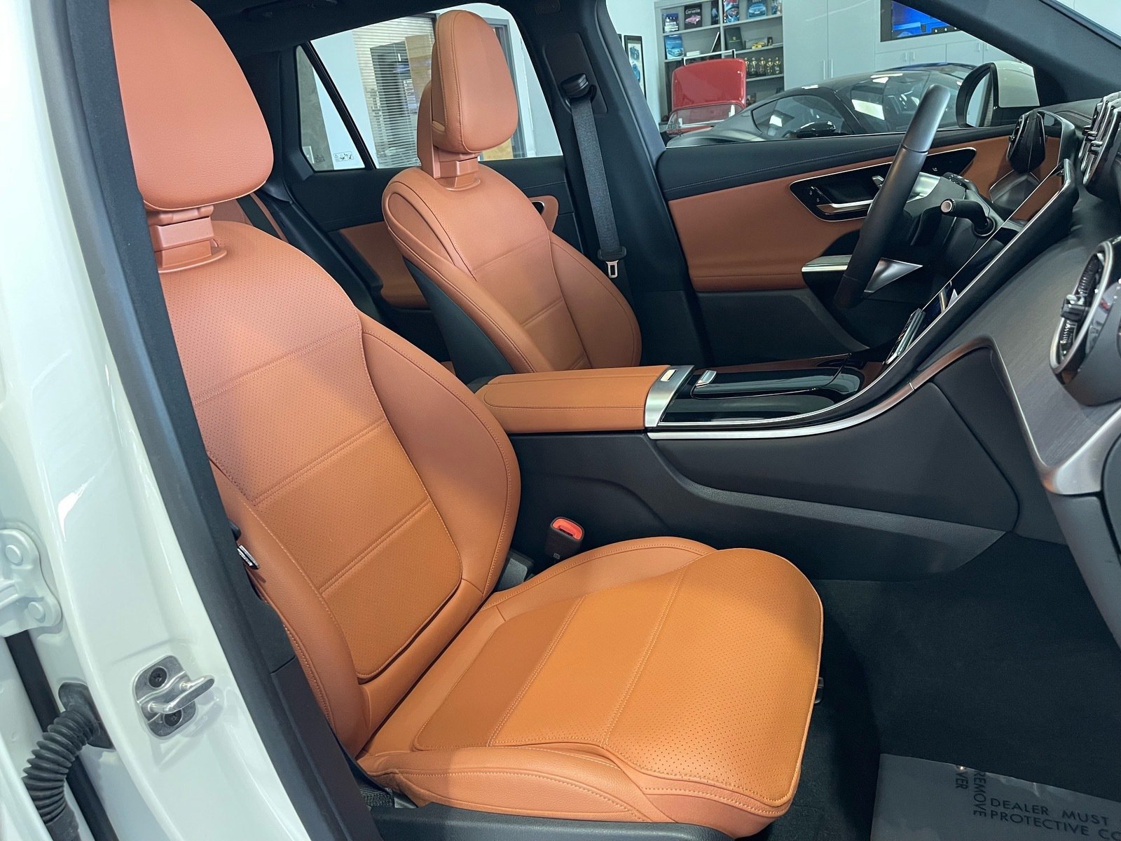 Used 2025 Mercedes-Benz GLC 350e 4MATIC image 39