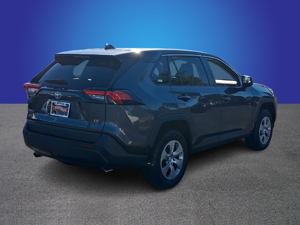Used 2022 Toyota RAV4 LE FWD image 4