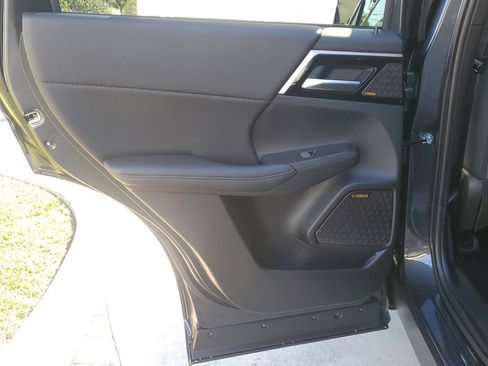 New 2026 Mitsubishi Outlander SE FWD image 17