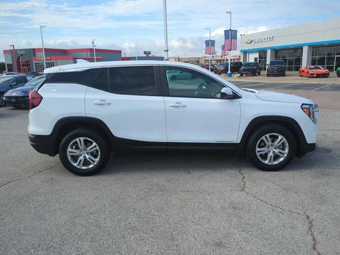 Used 2024 GMC Terrain SLE FWD image 9