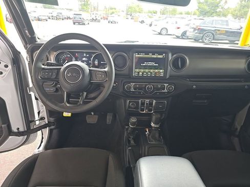 Used 2023 Jeep Wrangler Unlimited w/ Sun & Screen Package AWD/4WD image 6