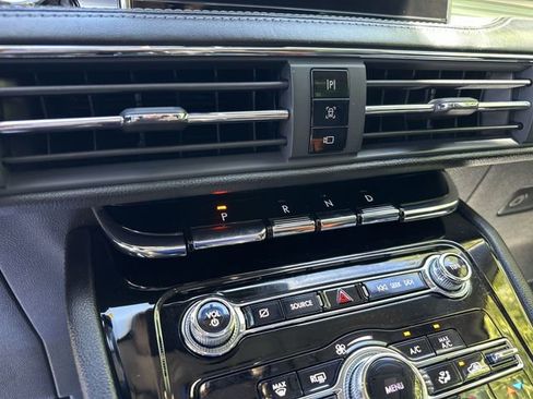 Used 2022 Lincoln Corsair AWD w/ Premium Package image 24