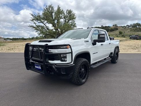 Used 2024 Chevrolet Silverado 2500 Custom w/ Custom Value Package AWD/4WD image 9