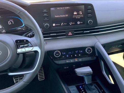 Used 2025 Hyundai Elantra Sport image 6