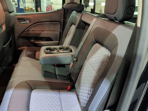 Used 2022 Chevrolet Colorado Z71 w/ Z71 Midnight Edition image 14