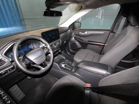 Used 2024 Ford Escape Active w/ Tech Pack #2 AWD/4WD image 2