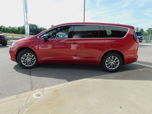 New 2026 Chrysler Pacifica Select image 6
