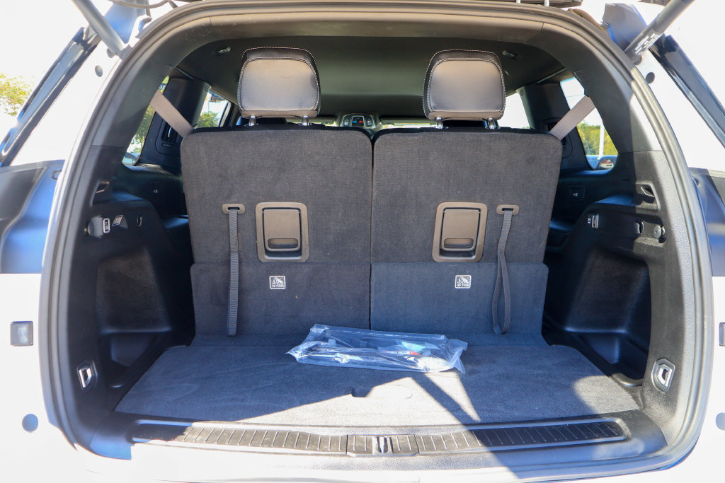 Used 2023 Jeep Grand Cherokee L Laredo RWD image 29