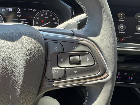 Used 2023 Buick Envision Avenir AWD/4WD image 18