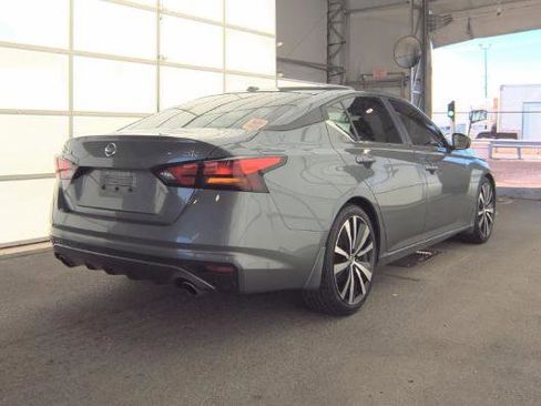 Used 2019 Nissan Altima 2.5 SR w/ SR Premium Package FWD image 2