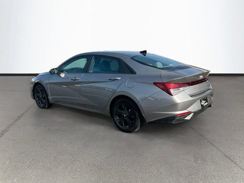 Used 2022 Hyundai Elantra SEL FWD image 5