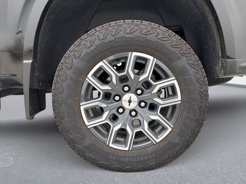 Used 2024 Chevrolet Colorado Z71 w/ Z71 Convenience Package 2 AWD/4WD image 25