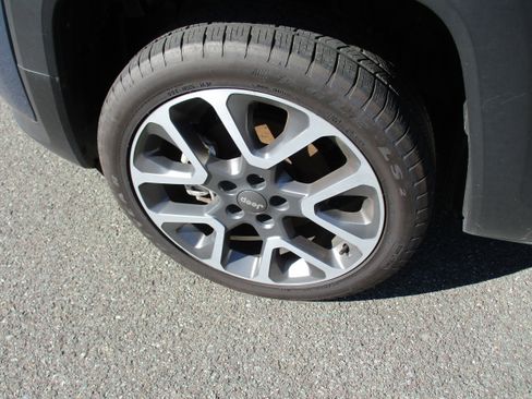 Certified 2022 Jeep Renegade Limited w/ Sun, Sound & Wheels Group image 9