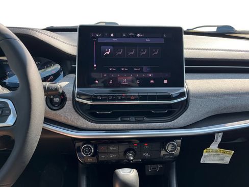 Used 2023 Jeep Compass Latitude w/ Sun and Sound Group AWD/4WD image 18