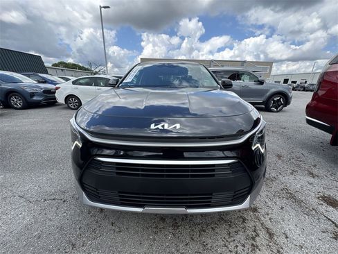 Used 2024 Kia Niro LX image 25