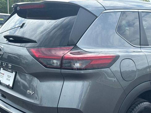 Used 2023 Nissan Rogue SV w/ SV Premium B Package FWD image 12