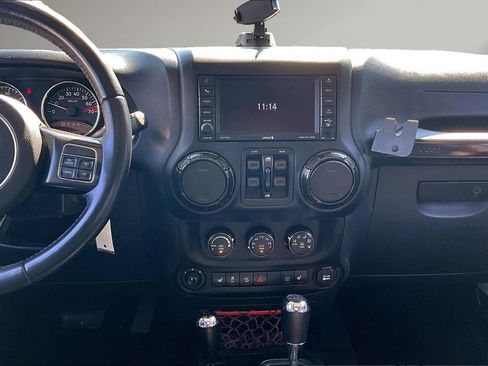 Used 2017 Jeep Wrangler Unlimited Rubicon AWD/4WD image 10