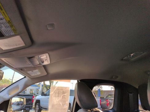 Used 2019 Toyota Tacoma SR w/ SX Package image 21