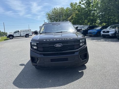 Used 2025 Ford Expedition Max Active AWD/4WD image 2