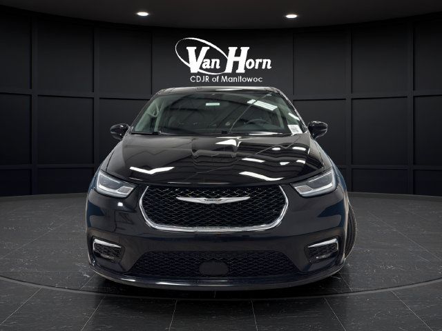 Used 2024 Chrysler Pacifica Touring-L FWD image 2