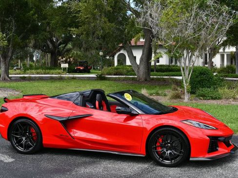 Used 2023 Chevrolet Corvette Z06 w/ Stealth Interior Trim Package RWD image 9