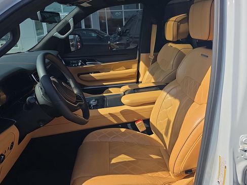 Used 2024 Jeep Grand Wagoneer Series III w/ Rear Seat Video Group 1 image 10