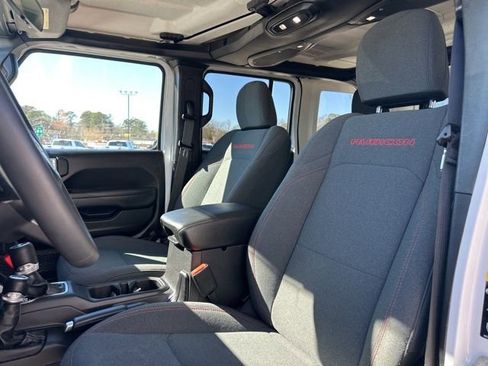 Certified 2025 Jeep Wrangler Unlimited Rubicon image 10