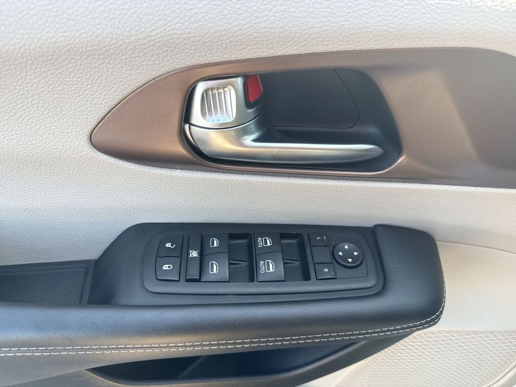 Used 2023 Chrysler Voyager LX FWD image 62