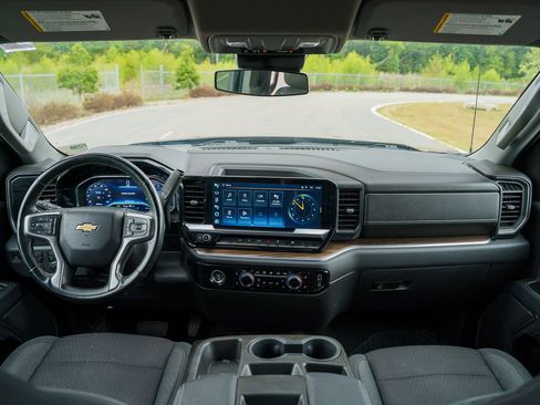 Used 2023 Chevrolet Silverado 1500 LT AWD/4WD image 26